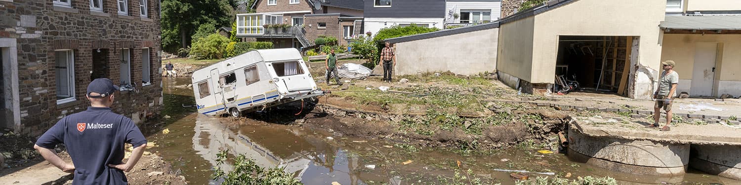 Flutkatastrophe in Aachen, bei der die Malteser die Menschen vor Ort unterstützen.